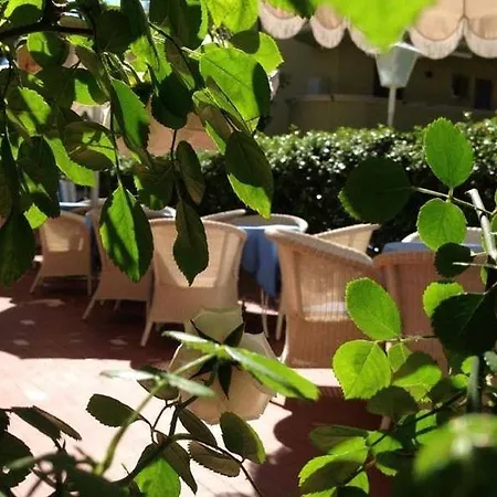 Solitude Hotel 2*